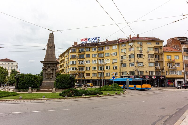 Прекрасен апартамент с уникална гледка към паметника Левски