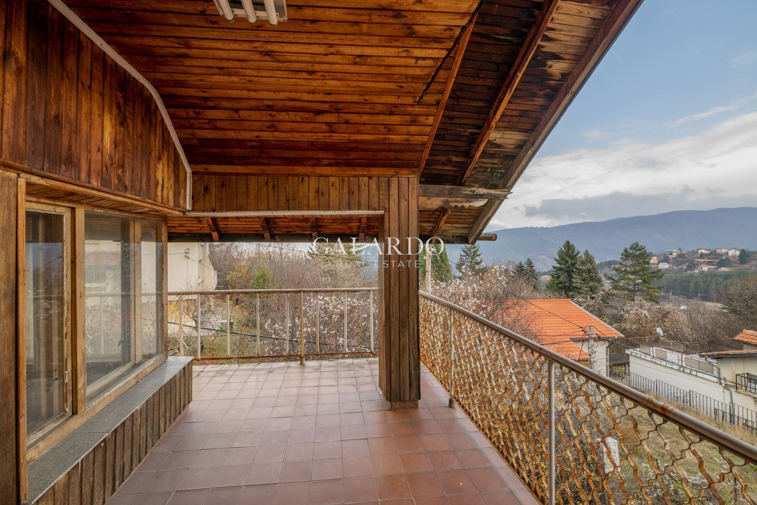 House with exceptional views in the villa zone of Pancharevo