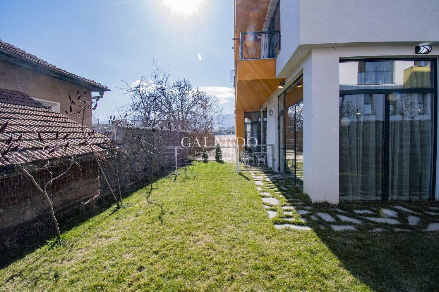 Невероятен дизайнерски тристаен апартамент в Горубляне