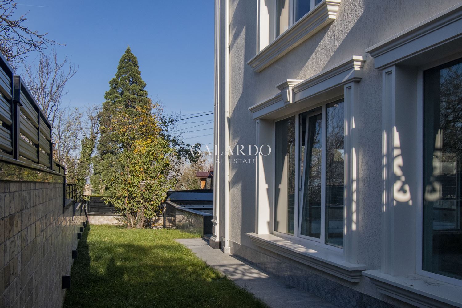 Нова обзаведена луксозна къща в Симеоново с невероятни гледки