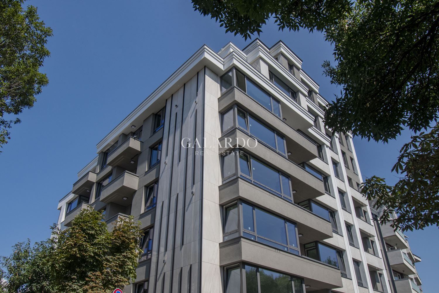 Тристаен апартамент в луксозна сграда с гледка към парк Гео Милев