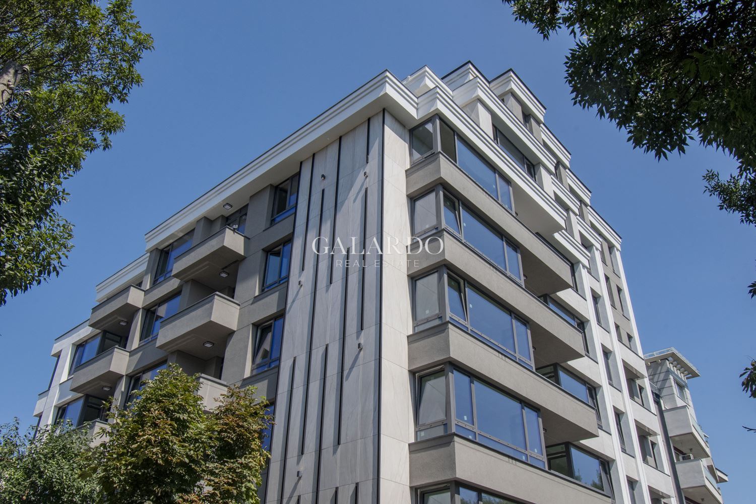 Тристаен апартамент в луксозна сграда с гледка към парк Гео Милев