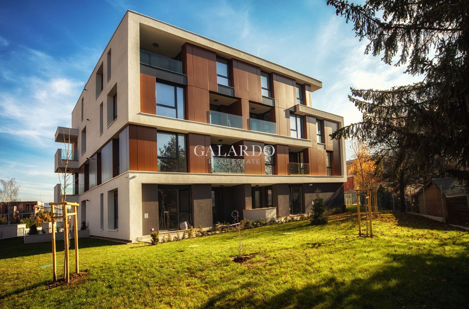 Слънчев четиристаен апартамент с невероятна гледка в Бояна