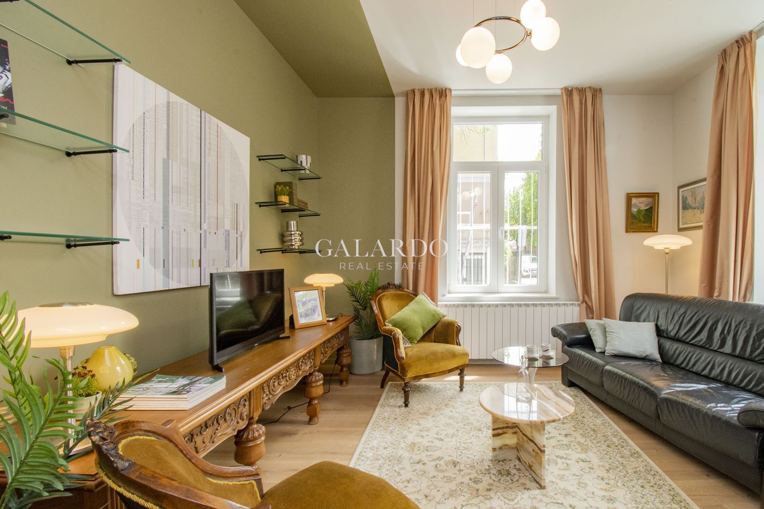 Artistic fully renovated apartment in a top center