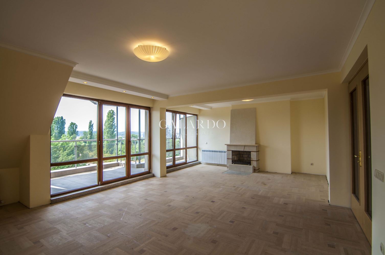 Spacious penthouse in a top location next to Geo Milev Park in Reduta